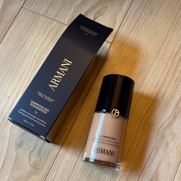 Armani Luminous Silk Foundation 7.6